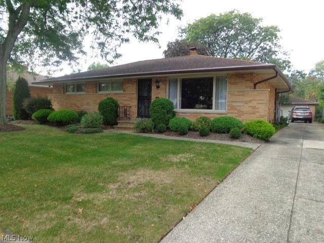 6530 Hamden Road Parma Heights, OH 44130 - Photo 7 of 28