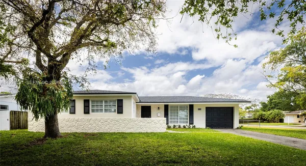 $949,990 | 9700 Kendale Boulevard, Miami, FL 33176