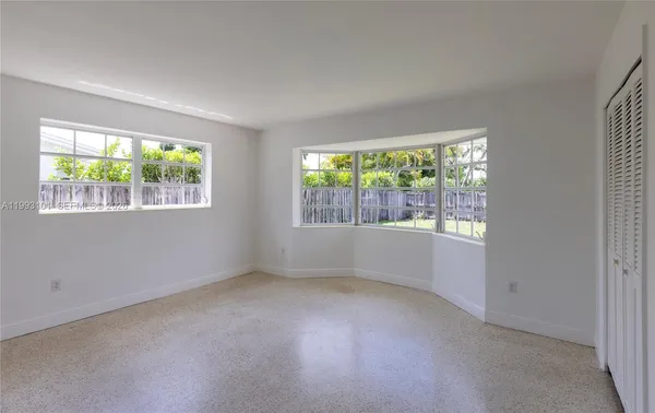 $949,990 | 9700 Kendale Boulevard, Miami, FL 33176
