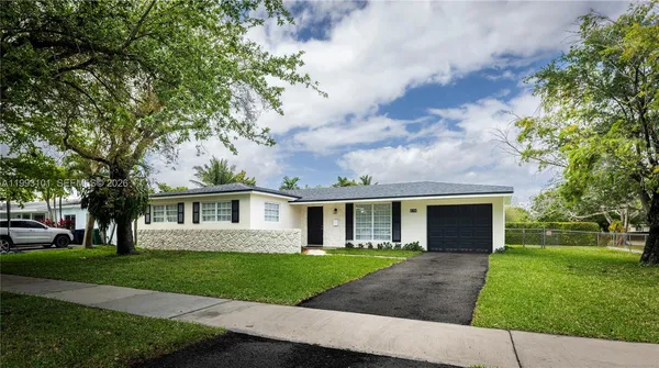 $949,990 | 9700 Kendale Boulevard, Miami, FL 33176