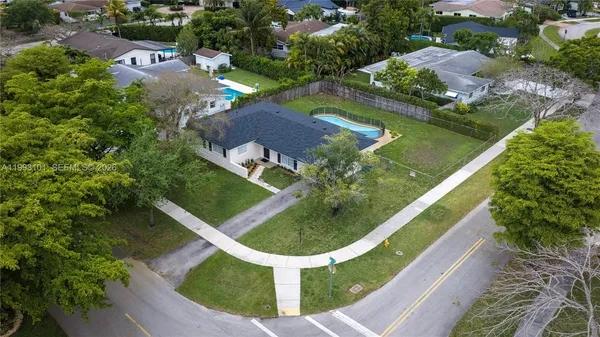 $949,990 | 9700 Kendale Boulevard, Miami, FL 33176