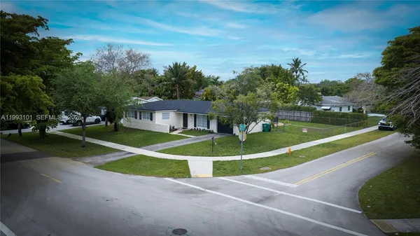 $949,990 | 9700 Kendale Boulevard, Miami, FL 33176