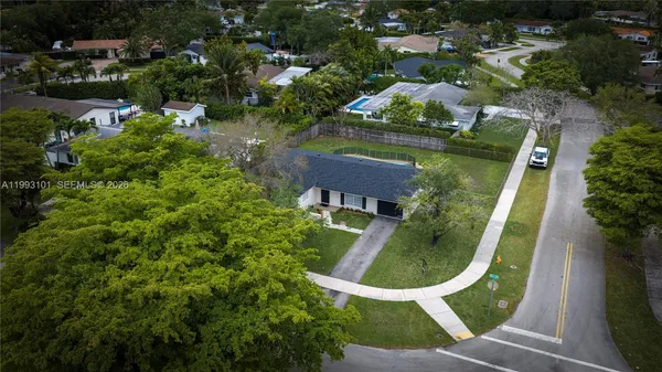 $949,990 | 9700 Kendale Boulevard, Miami, FL 33176