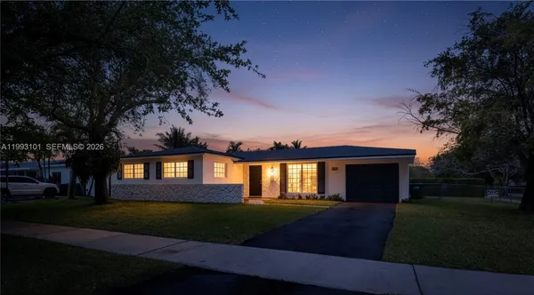 $949,990 | 9700 Kendale Boulevard, Miami, FL 33176