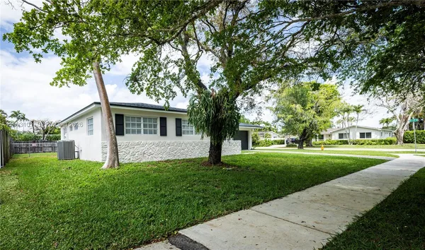 $949,990 | 9700 Kendale Boulevard, Miami, FL 33176