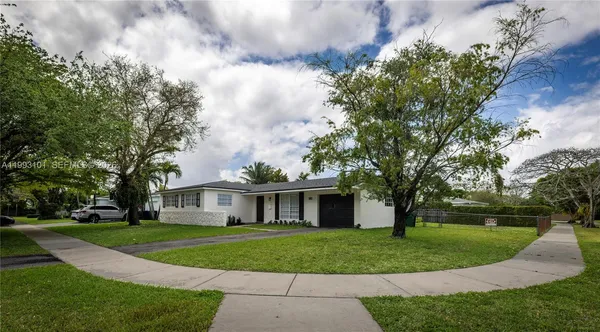 $949,990 | 9700 Kendale Boulevard, Miami, FL 33176