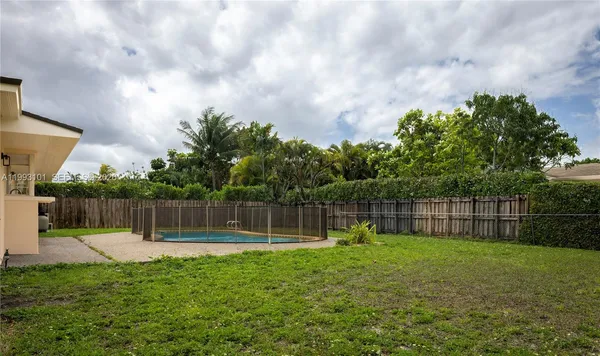$949,990 | 9700 Kendale Boulevard, Miami, FL 33176
