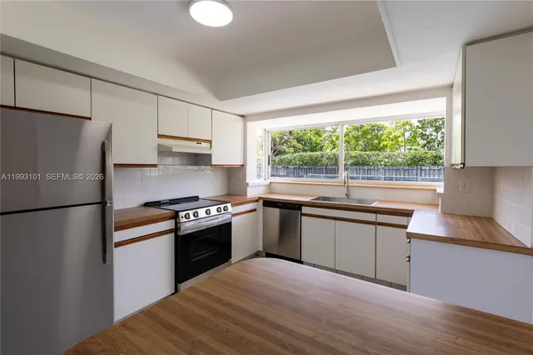 $949,990 | 9700 Kendale Boulevard, Miami, FL 33176