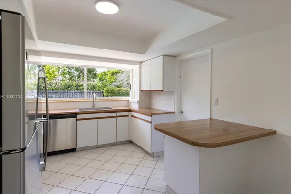 $949,990 | 9700 Kendale Boulevard, Miami, FL 33176