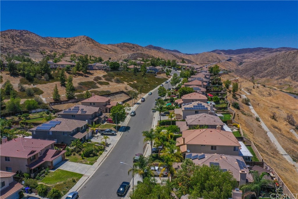 32660 The Old Road Castaic, CA 91384 - Photo 3 of 42