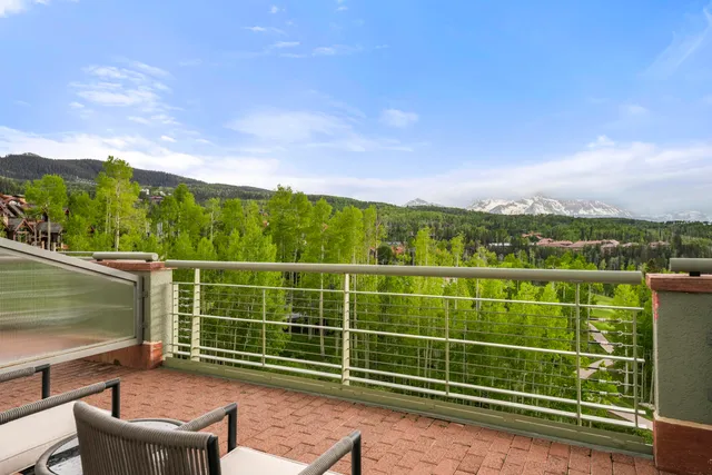 a view of a tennis court