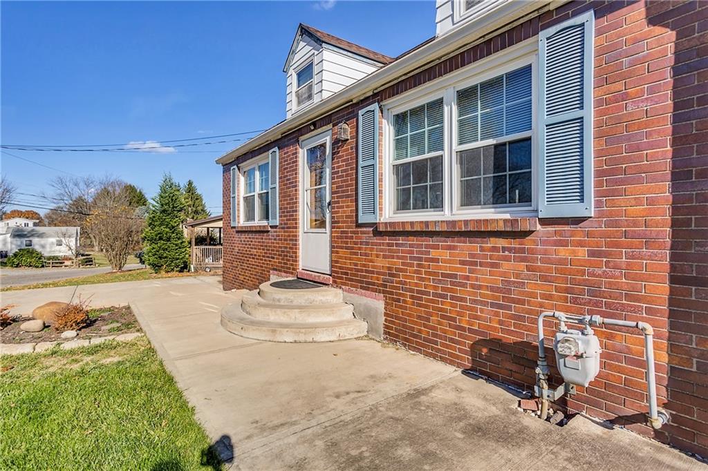 1247 Cascade Road Monaca, PA 15061 - Photo 2 of 22 Gallery Image 2