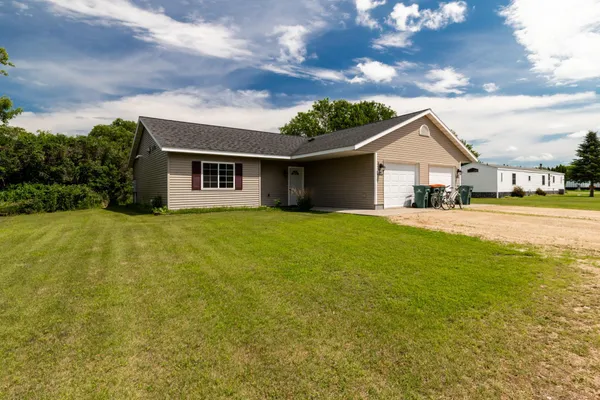 $265,000 | 606 North Pickle Street, Hewitt, MN 56453
