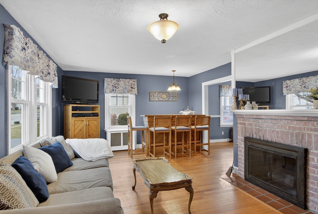 51 Brantwood Road Worcester, MA 01602 - Photo 2 of 16