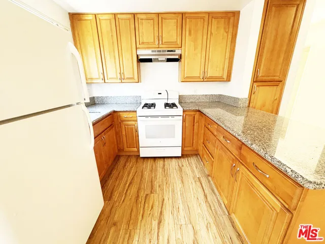 $2,495 | 5440 Carlton Way, Unit 110, Los Angeles, CA 90027