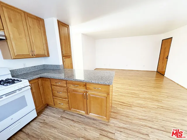 $2,495 | 5440 Carlton Way, Unit 110, Los Angeles, CA 90027