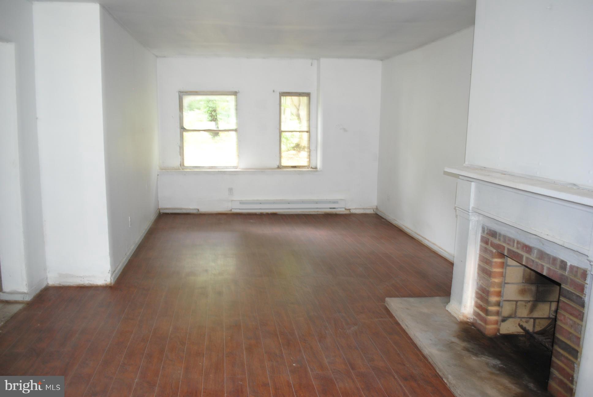 15907 York Road Sparks, MD 21152 - Photo 10 of 15 Living Room