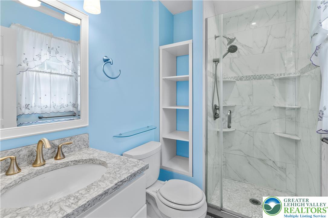3919 Carter Road Bethlehem, PA 18020 - Photo 23 of 39 Primary Bathroom