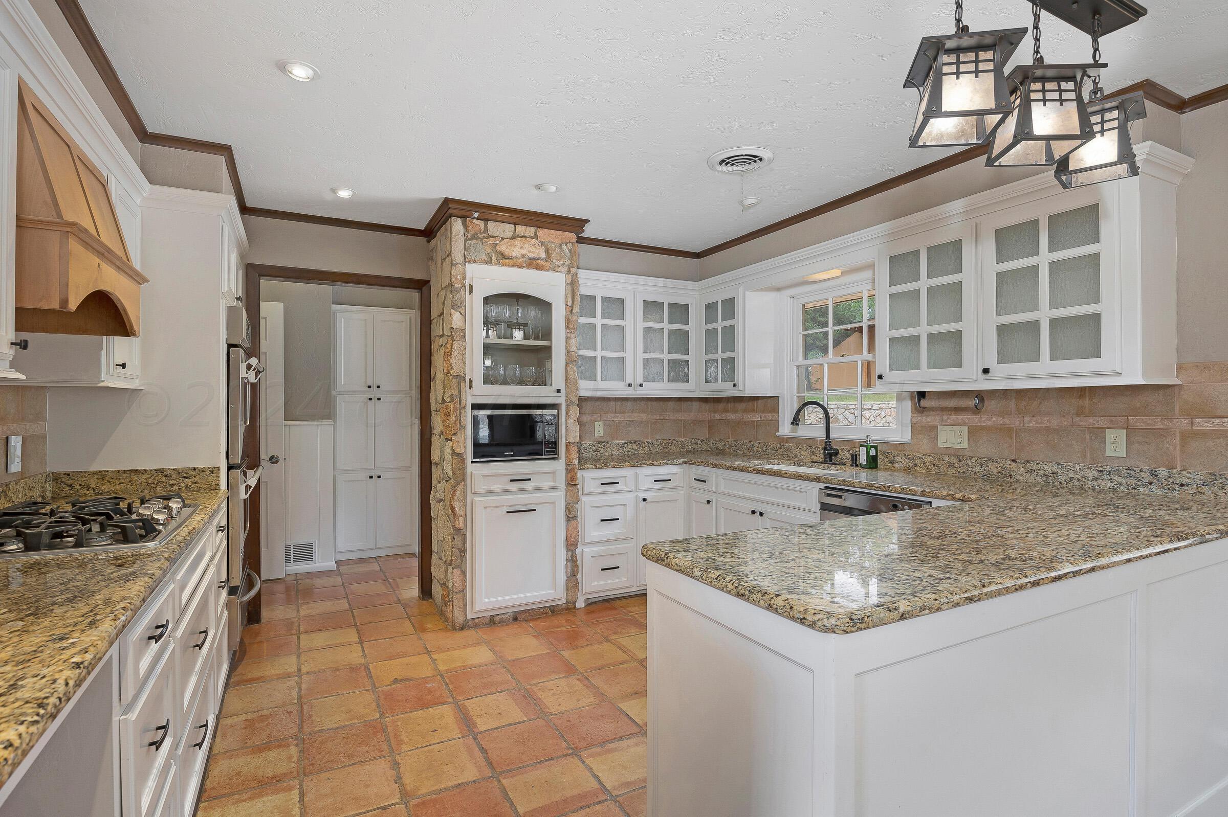 1061 Tascosa Road Amarillo, TX 79124 - Photo 23 of 52 016_Kitchen