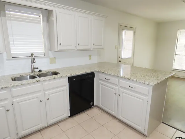 $1,595 | 707 Kelli, Whitehouse, TX 75791