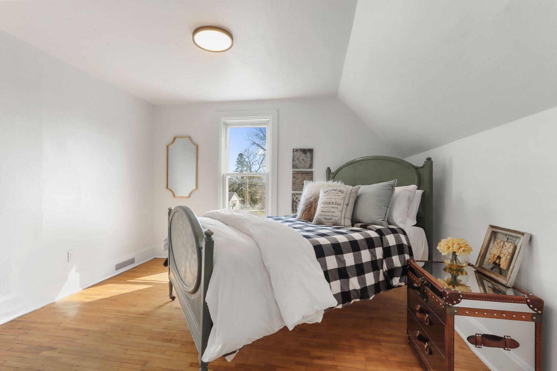 408 East Geneva Street Delavan, WI 53115 - Photo 20 of 29 Upstairs Bedroom