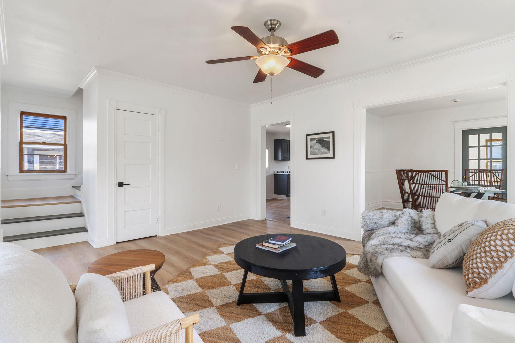 408 East Geneva Street Delavan, WI 53115 - Photo 6 of 29 Living Room