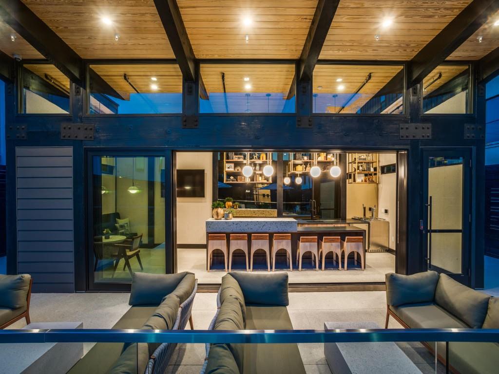 5609 Live Oak Street, Unit 102 Dallas, TX 75206 - Photo 10 of 14 off site resident amenity space located at 2206 Moser Ave