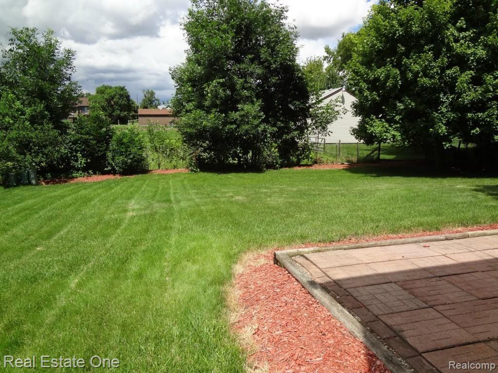 40544 Worthington Road Canton, MI 48188 - Photo 21 of 22 LARGE BACKYARD.jpg
