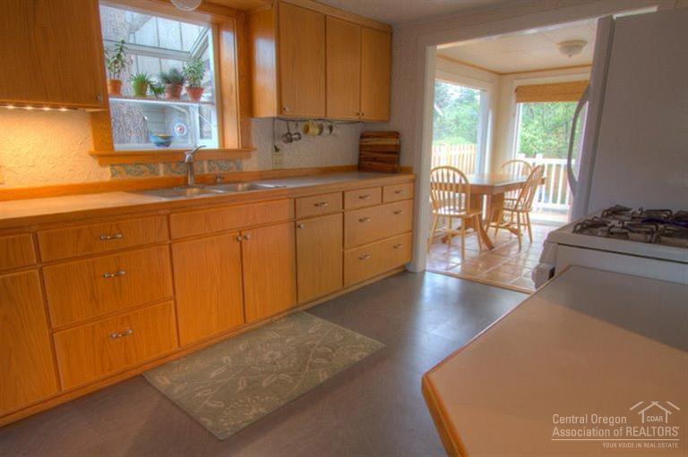 347 Southwest Cleveland Avenue Bend, OR 97702 - Photo 8 of 24 Additional Photo