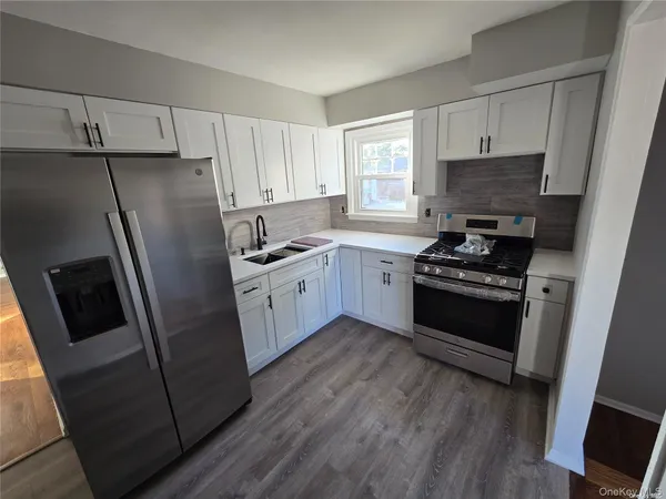 $2,900 | 70 East Valley Stream Boulevard, Unit 2, Valley Stream, NY 11580