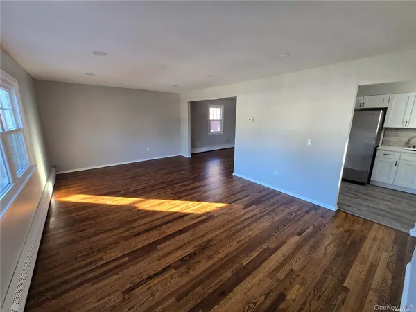 $2,900 | 70 East Valley Stream Boulevard, Unit 2, Valley Stream, NY 11580