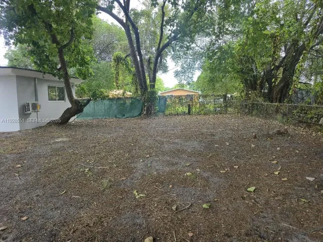a view of a yard with a tree