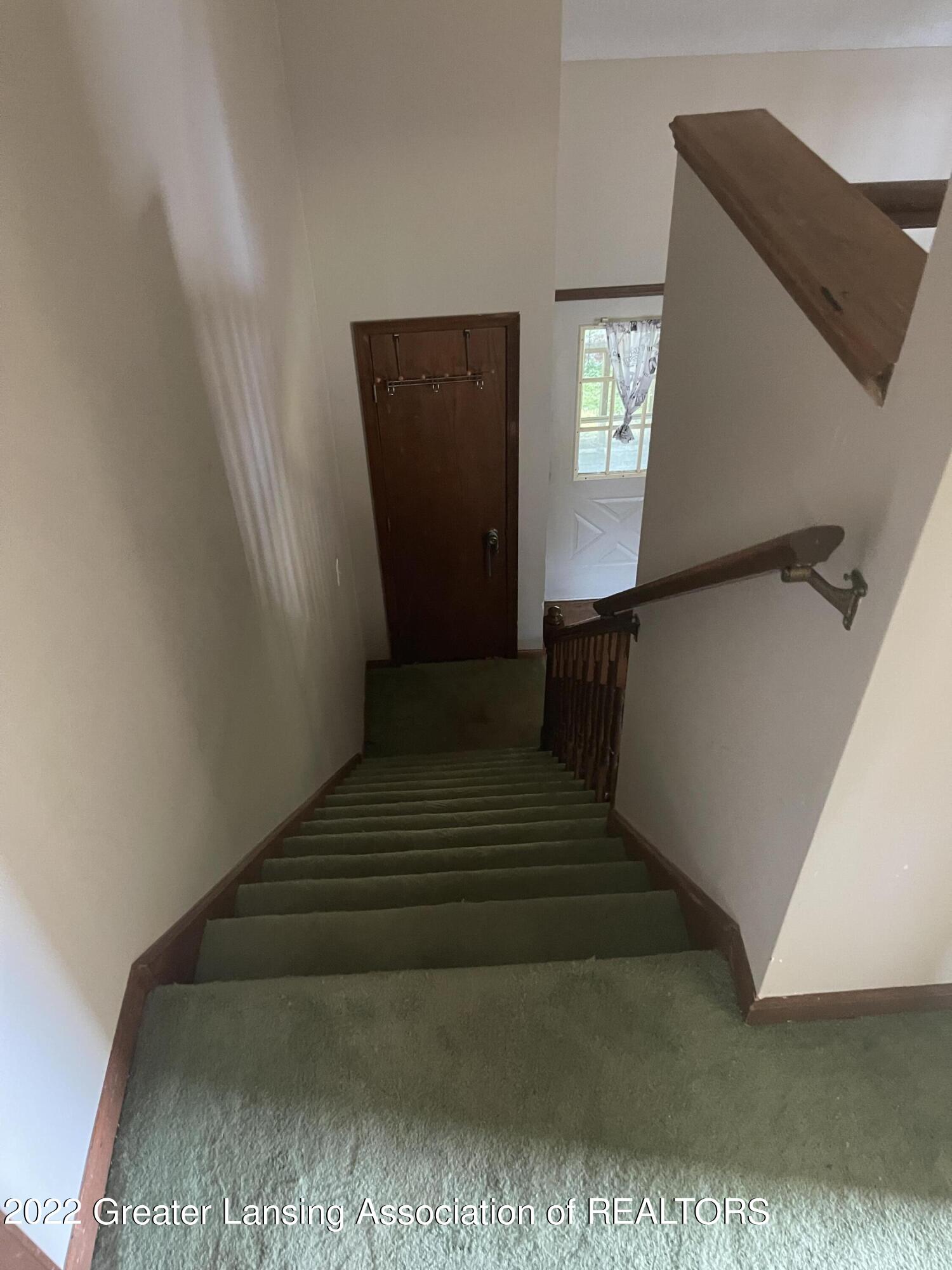 14529 West Howe Road Eagle, MI 48822 - Photo 17 of 29 Stairs