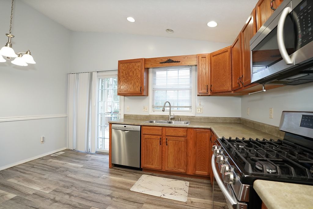 1124 Rader Run Bloomington, IL 61704 - Photo 11 of 48 Gallery Image 11