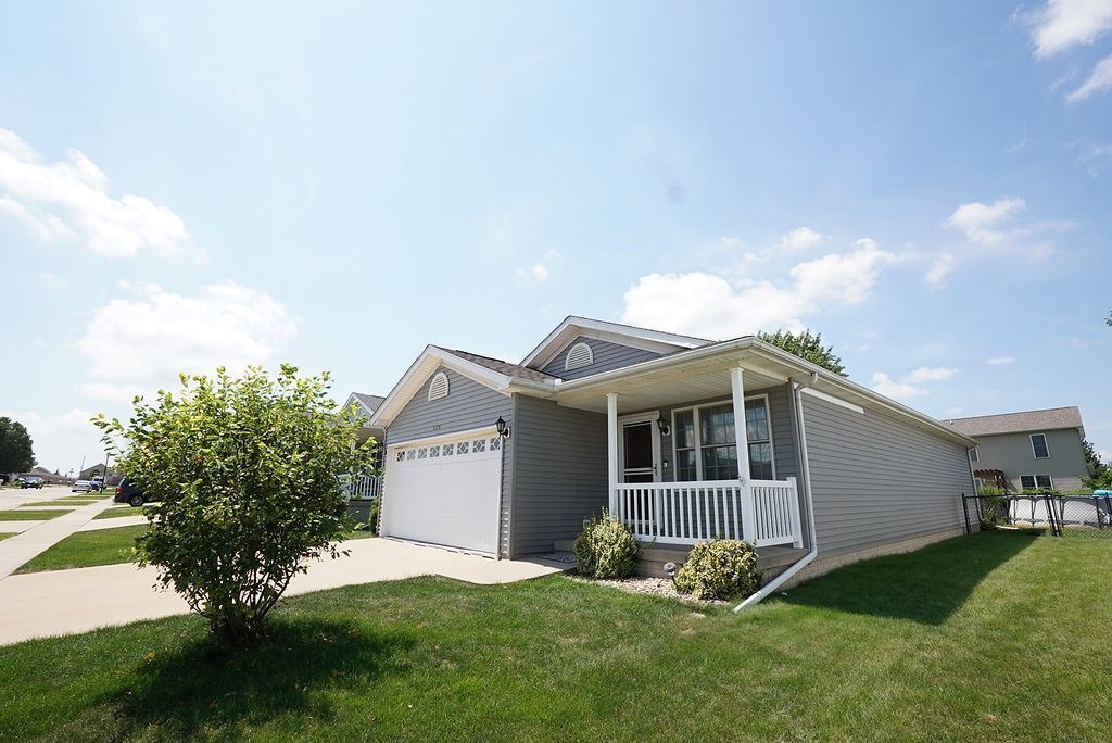 1124 Rader Run Bloomington, IL 61704 - Photo 2 of 48 Gallery Image 2