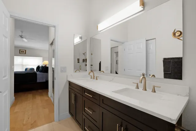 a en suite bathroom with a double vanity sink and a mirror