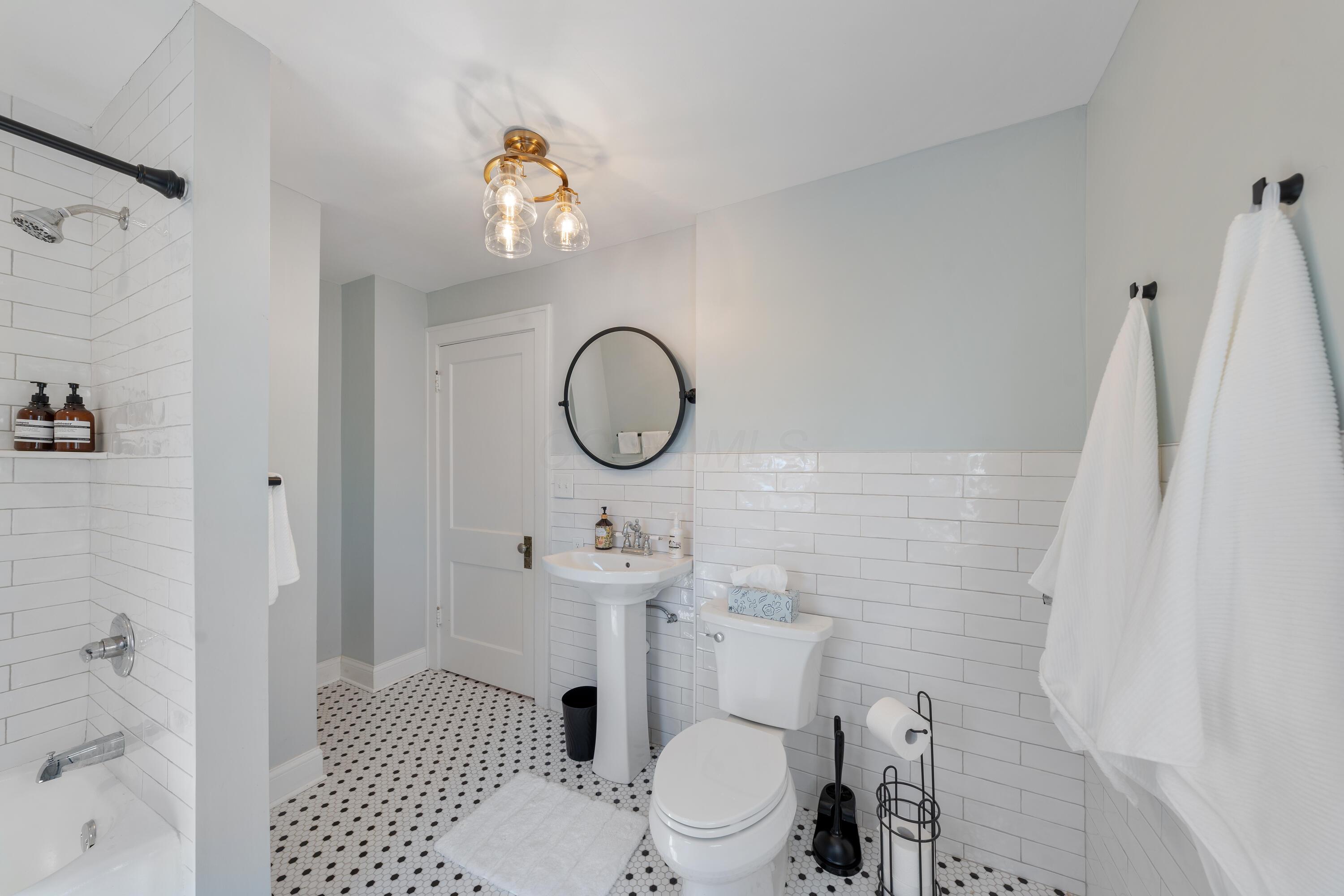389 Wetmore Road Columbus, OH 43214 - Photo 28 of 33 Bath