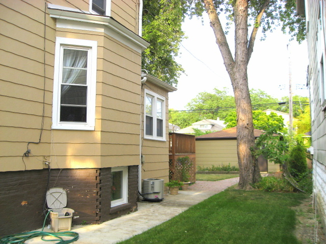 4241 North Springfield Avenue Chicago, IL 60618 - Photo 15 of 19 a front view of a house with garden