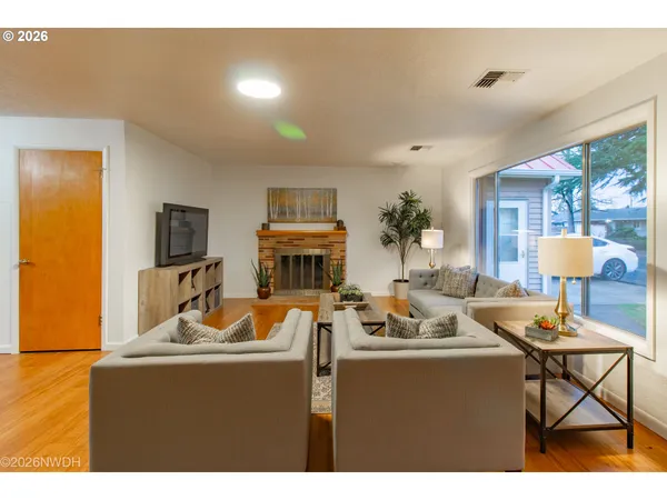 $599,900 | 144 Briarcliff Drive, Eugene, OR 97404