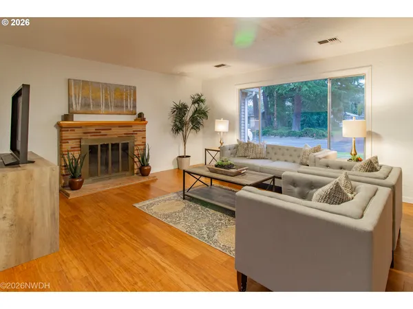 $599,900 | 144 Briarcliff Drive, Eugene, OR 97404