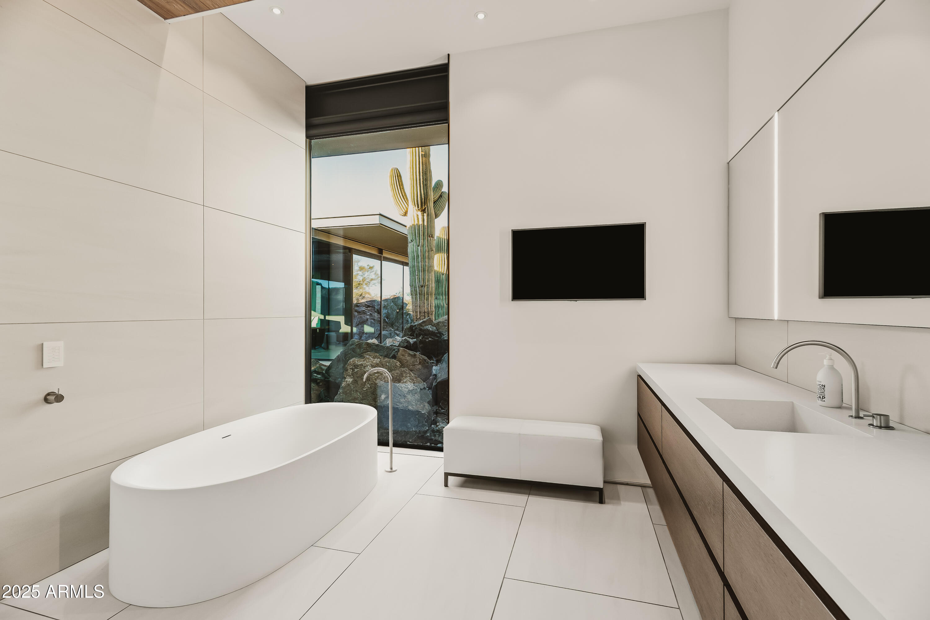 4301 East Upper Ridge Way Paradise Valley, AZ 85253 - Photo 25 of 53 a bathroom with a sink a toilet and bathtub