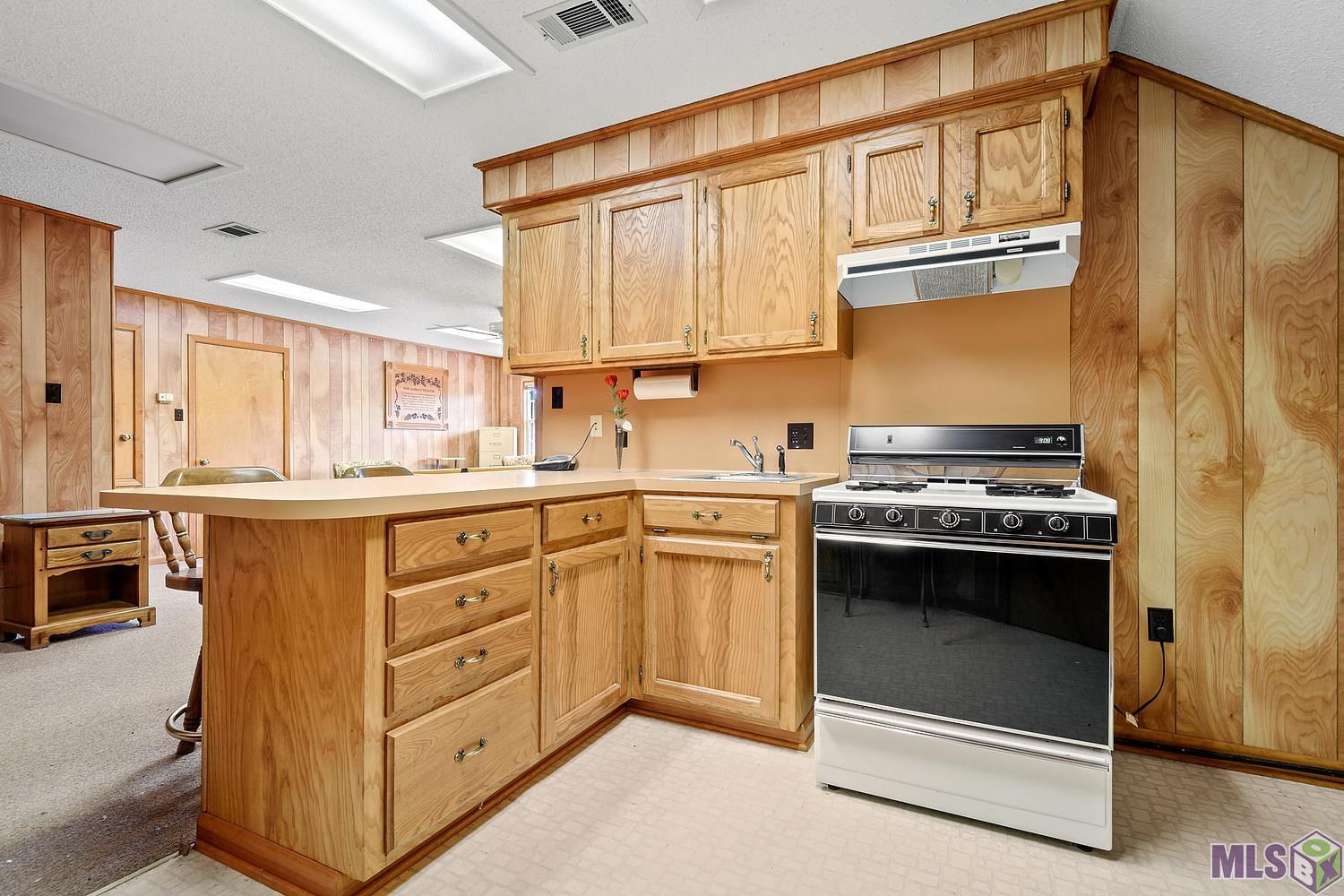 1111 Colonial Drive Baton Rouge, LA 70806 - Photo 11 of 12 Fully equipped upstairs apartment for endless possibilities.