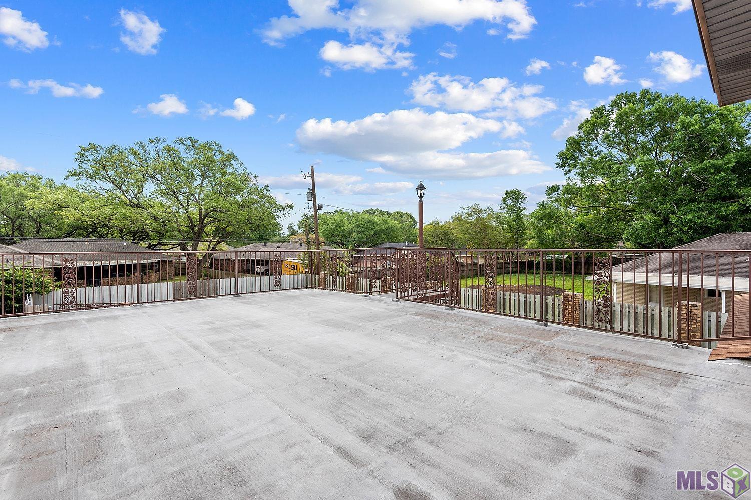 1111 Colonial Drive Baton Rouge, LA 70806 - Photo 2 of 12 Oversized Rooftop Patio