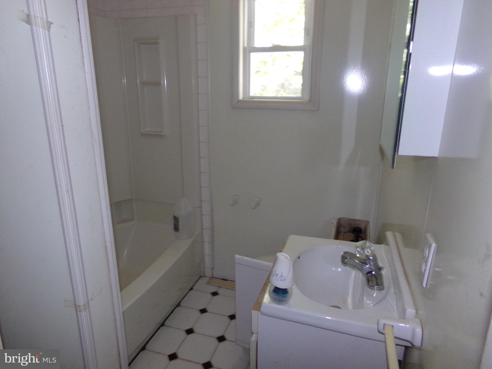120 Iris Road Millville, NJ 08332 - Photo 8 of 16 Bathroom #1