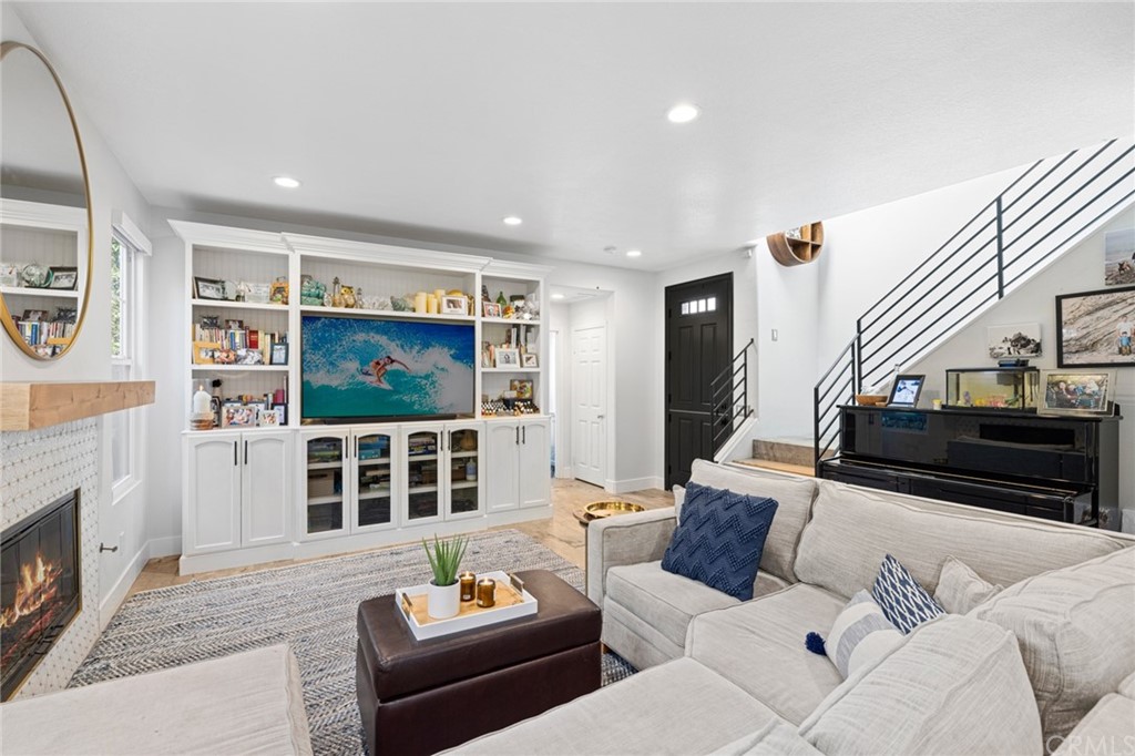 2547 Cornerstone Lane Costa Mesa, CA 92626 - Photo 5 of 31