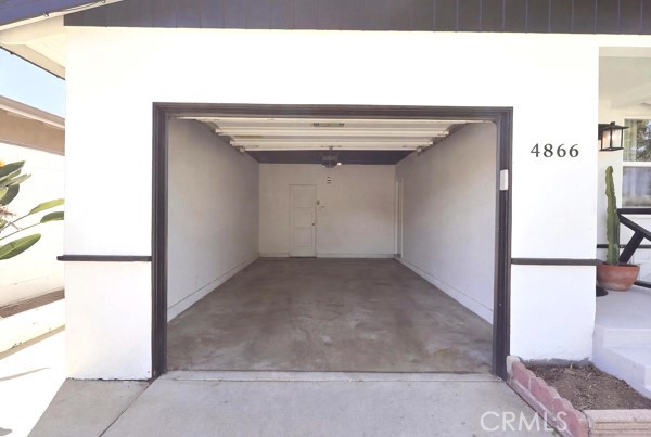 4866 Sunnyside Drive Riverside, CA 92506 - Photo 24 of 29 a view of a hallway