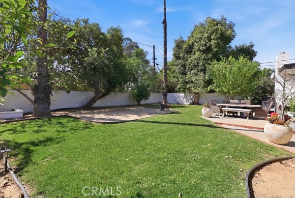 4866 Sunnyside Drive Riverside, CA 92506 - Photo 27 of 29 a view of a backyard with sitting area