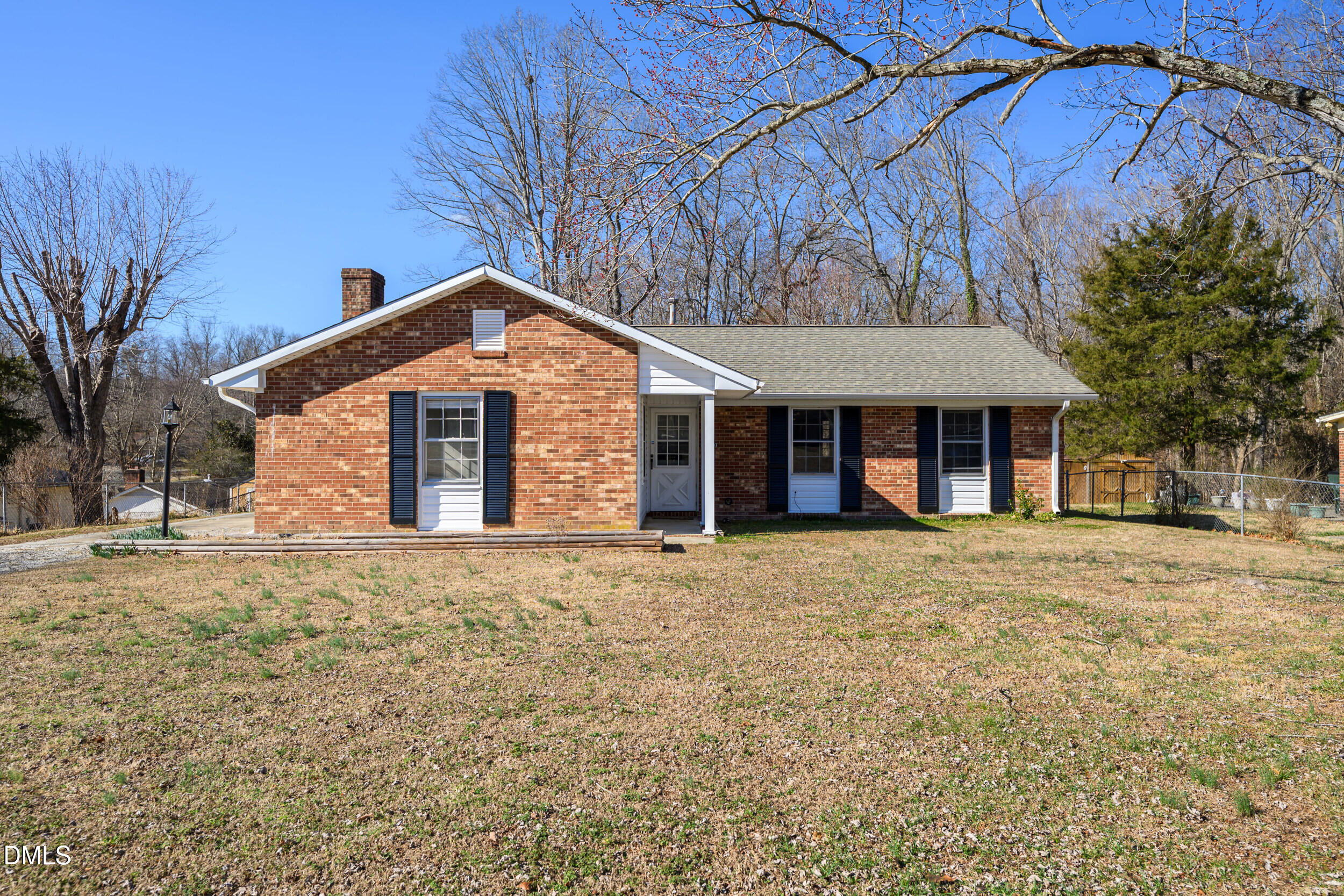 1 -2340 buckingham rd, exterior