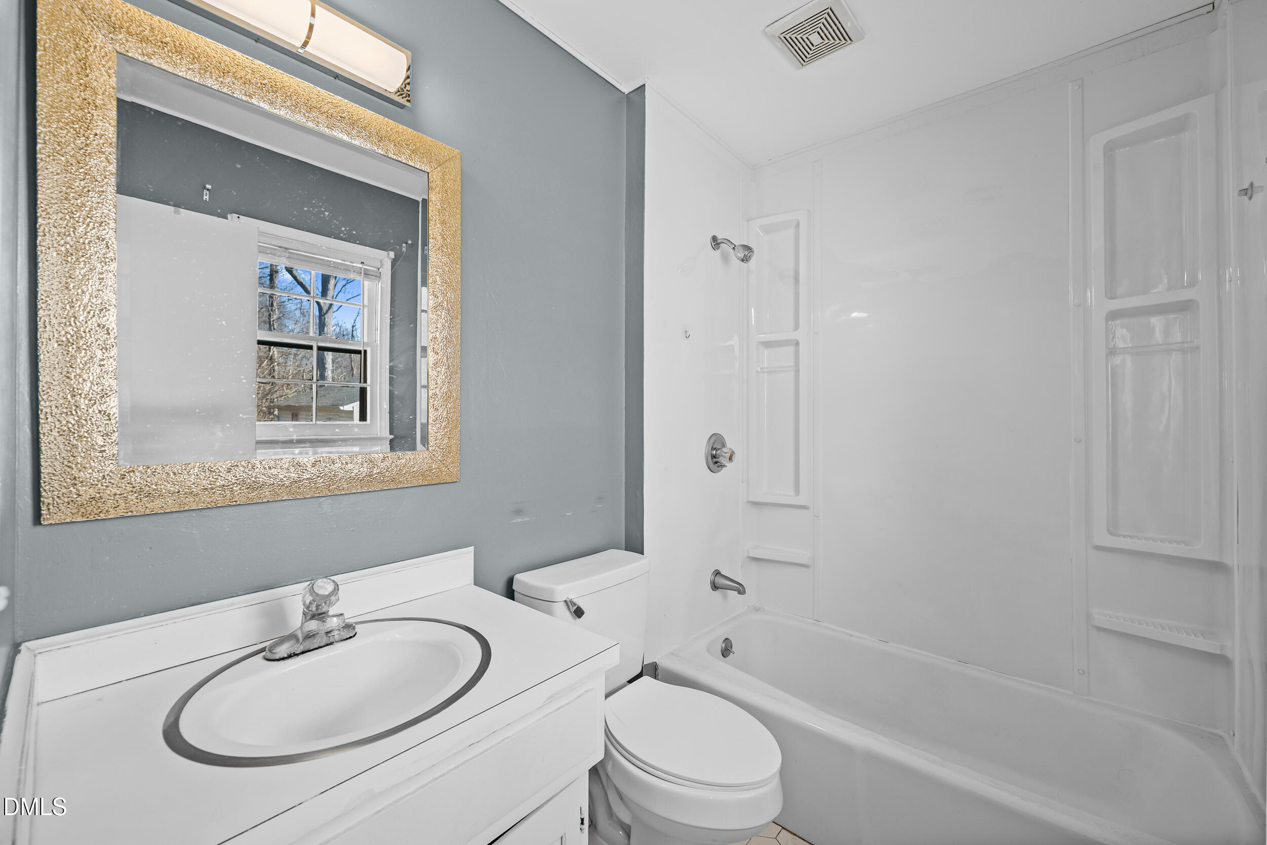 2340 Buckingham Road Burlington, NC 27217 - Photo 15 of 21 15 -2340 buckingham rd, interior, primar