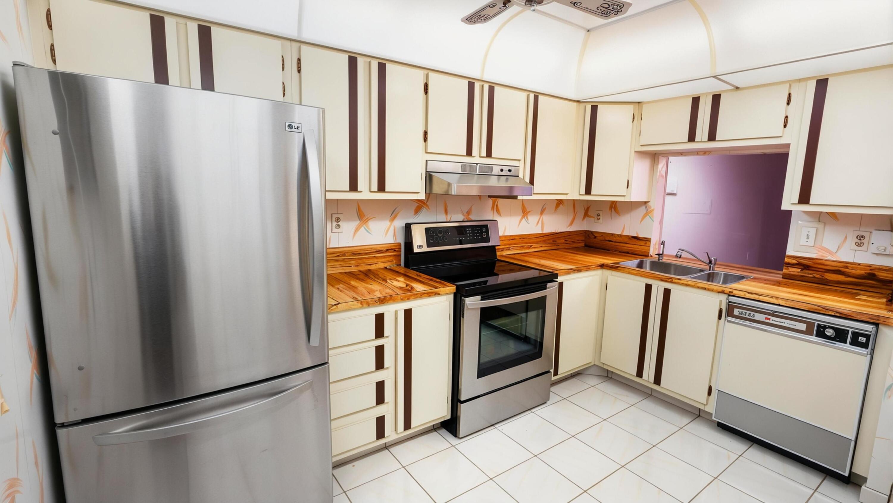 3930 Inverrary Boulevard, Unit 303 Lauderhill, FL 33319 - Photo 6 of 36 6